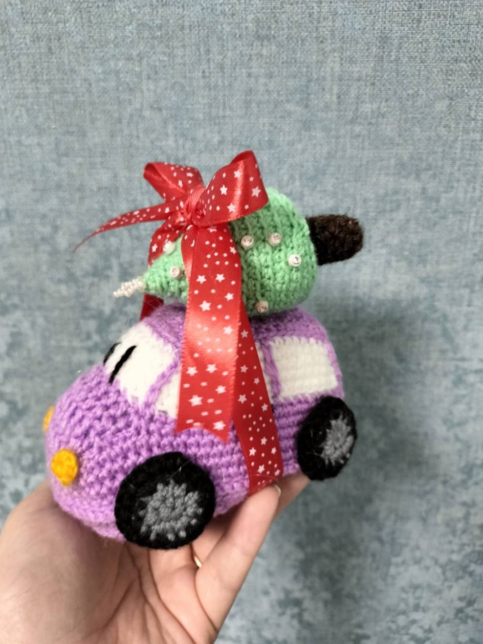 "Машина с ёлочкой"