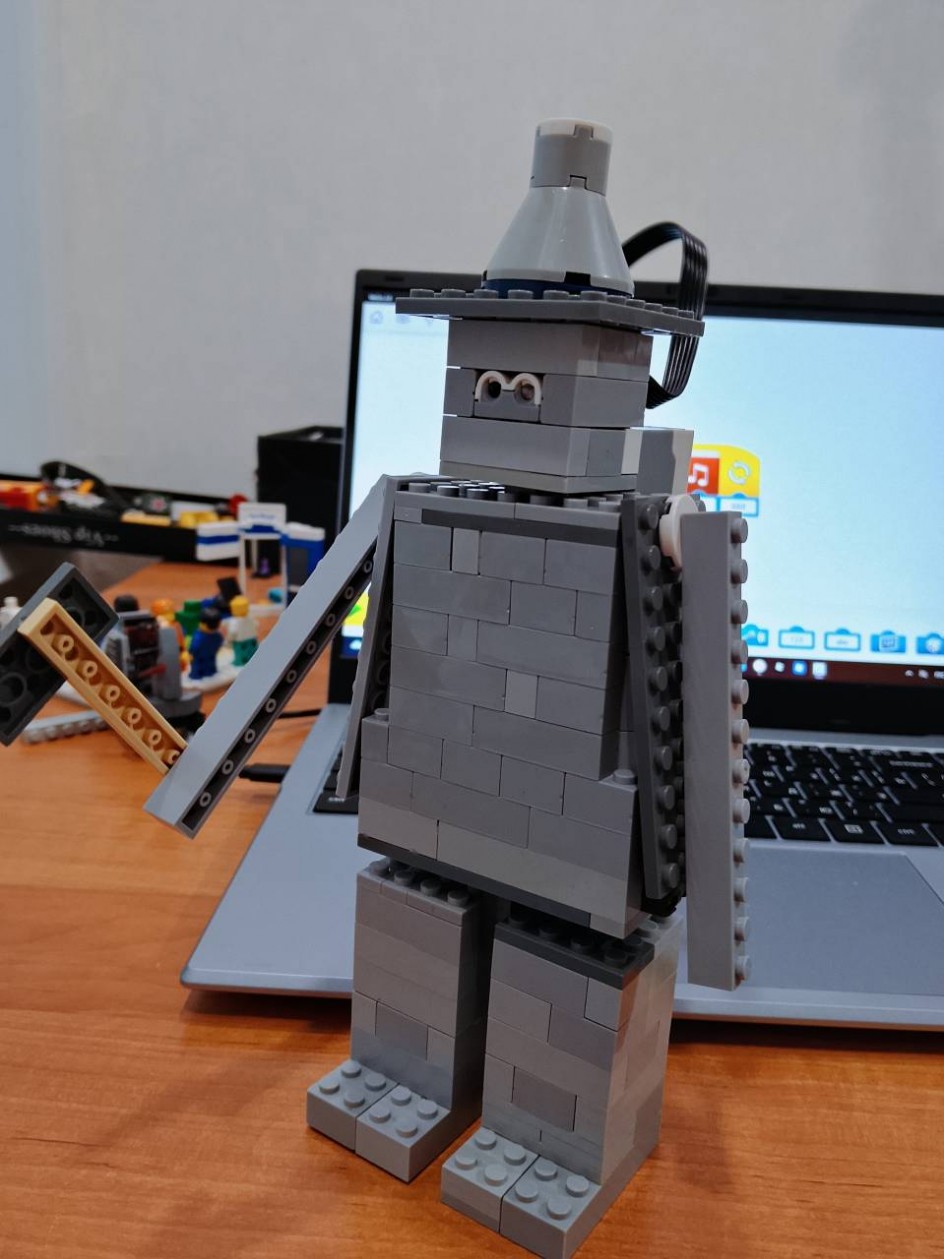 Робот дровосек