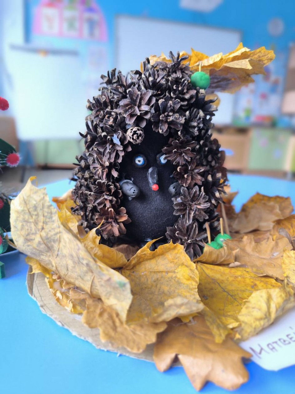 Ежик из шишек