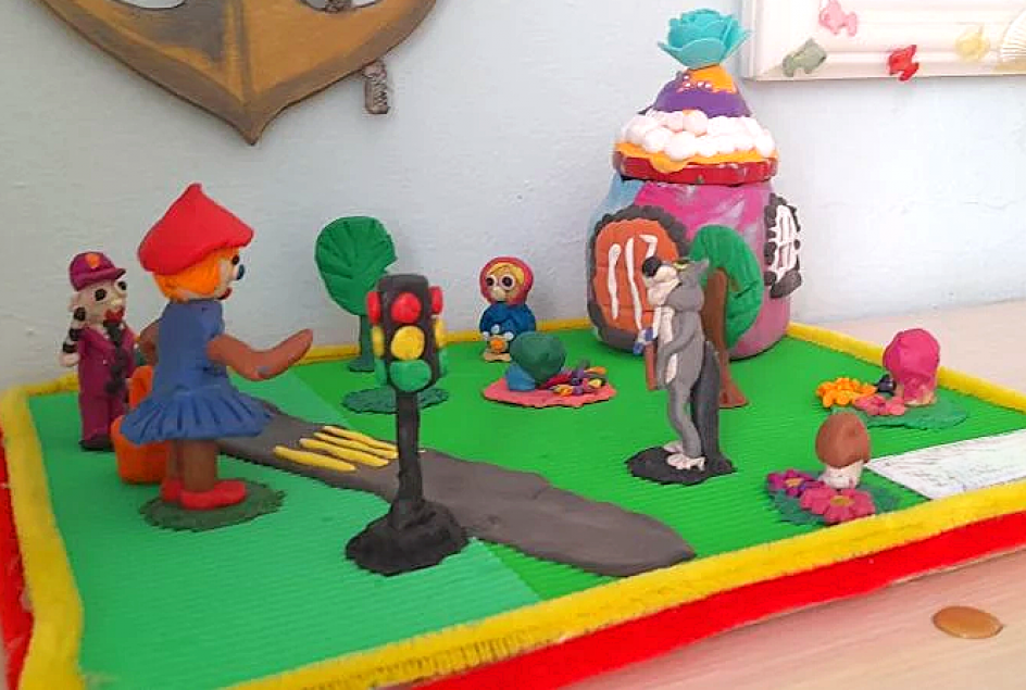 "Красная Шапочка соблюдает ПДД"