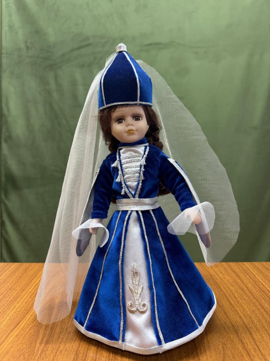 Кукла в национальном костюме