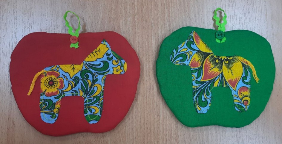 "Кони в яблоках"