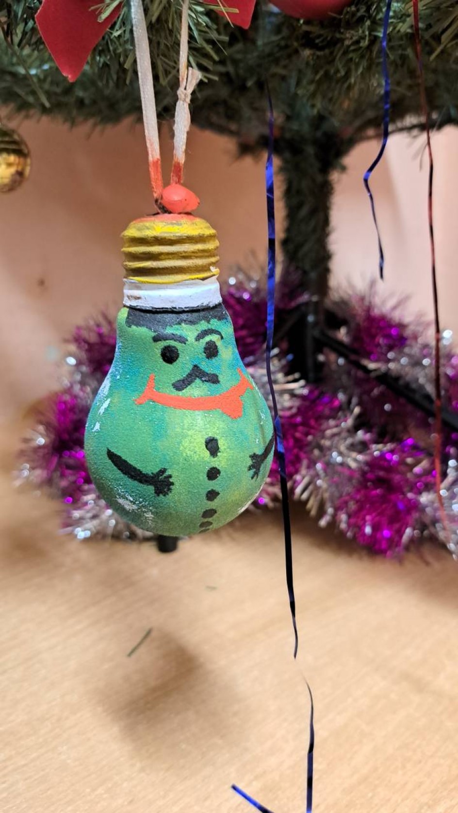 Новогодняя лампочка