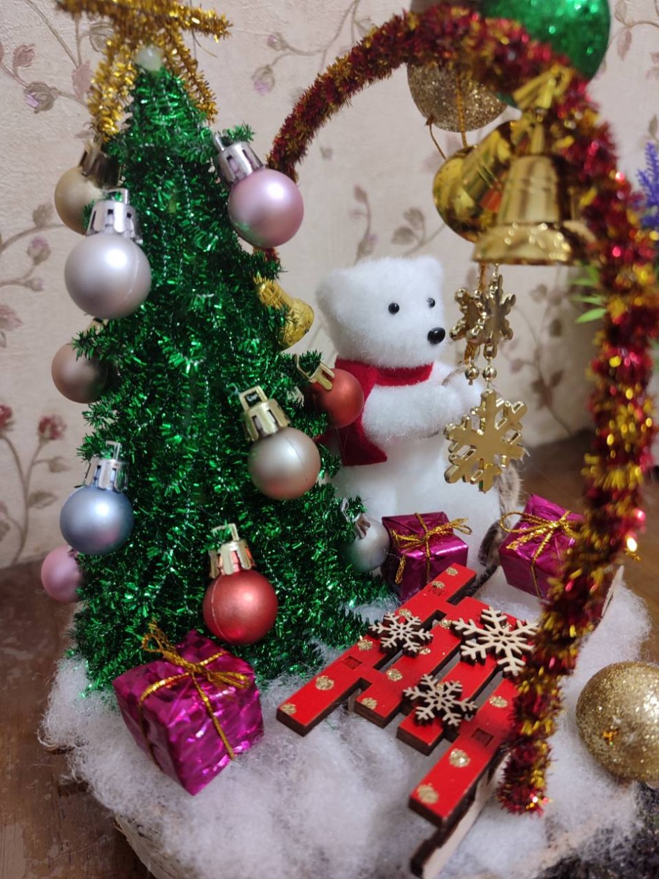Подарки под елкой