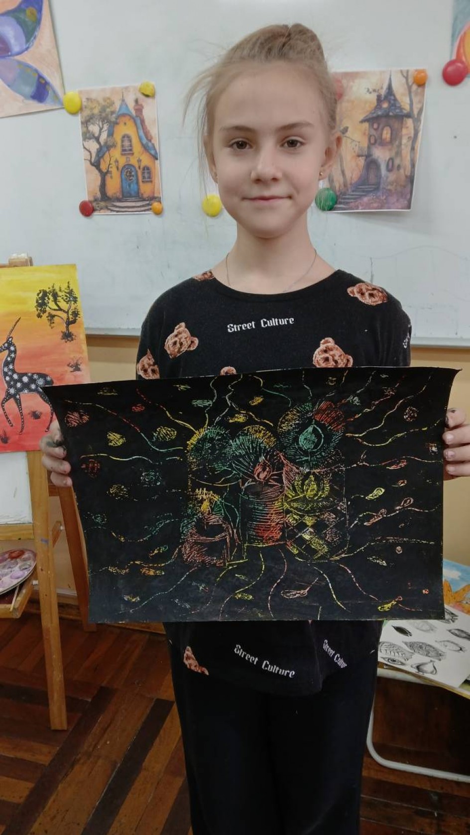 Зажигает свечи!