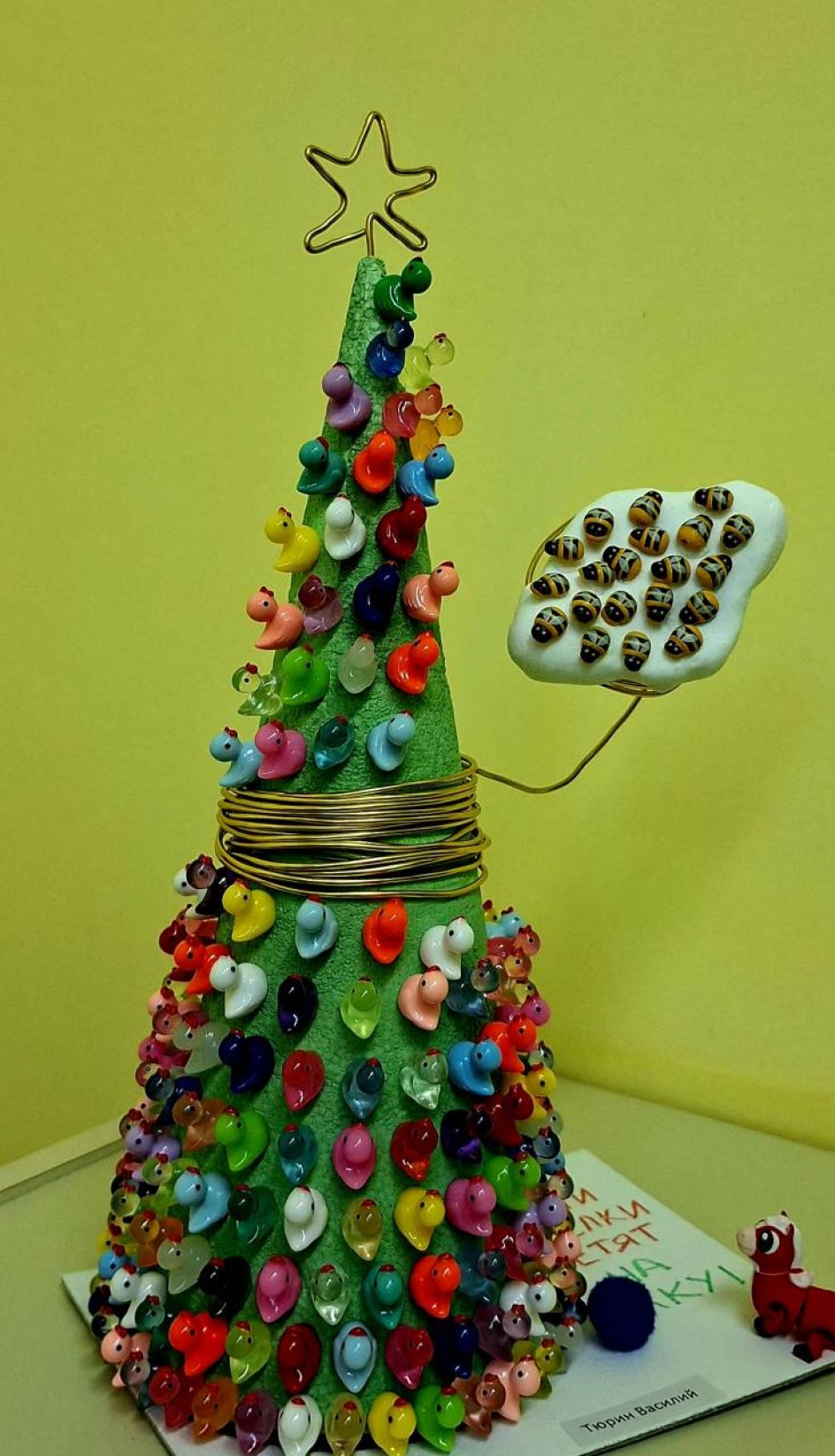 "Пчелки летят на елку"