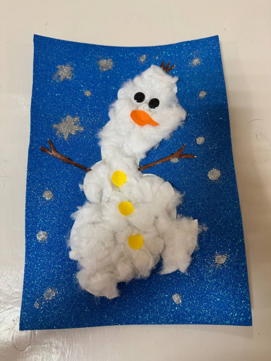 Праздничный Снеговик