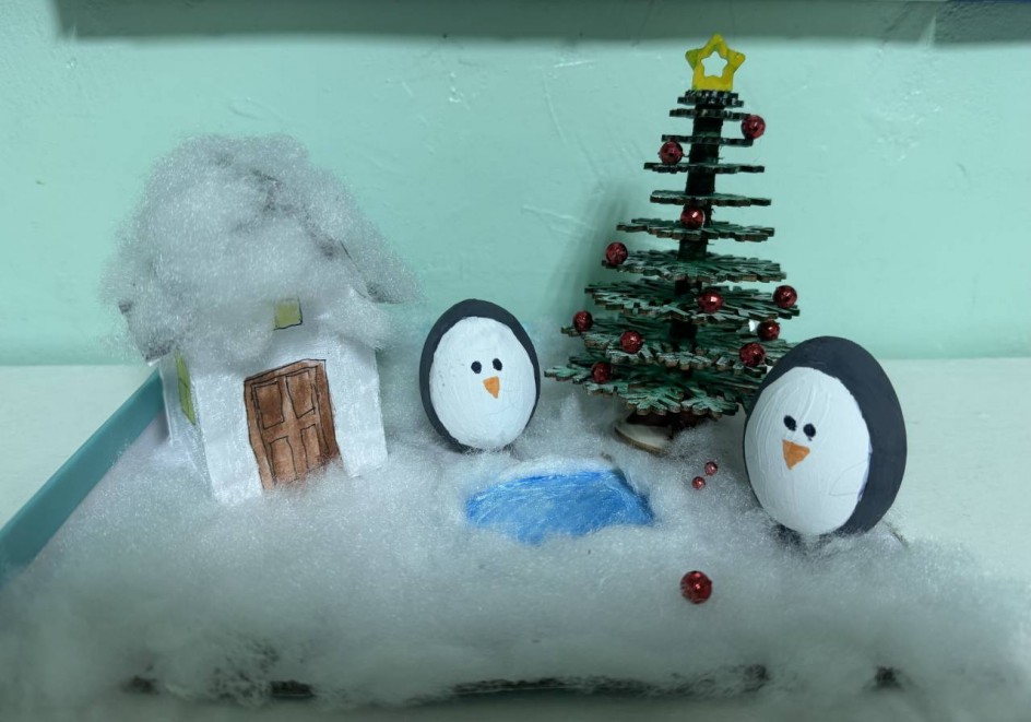 Пингвины у Елки