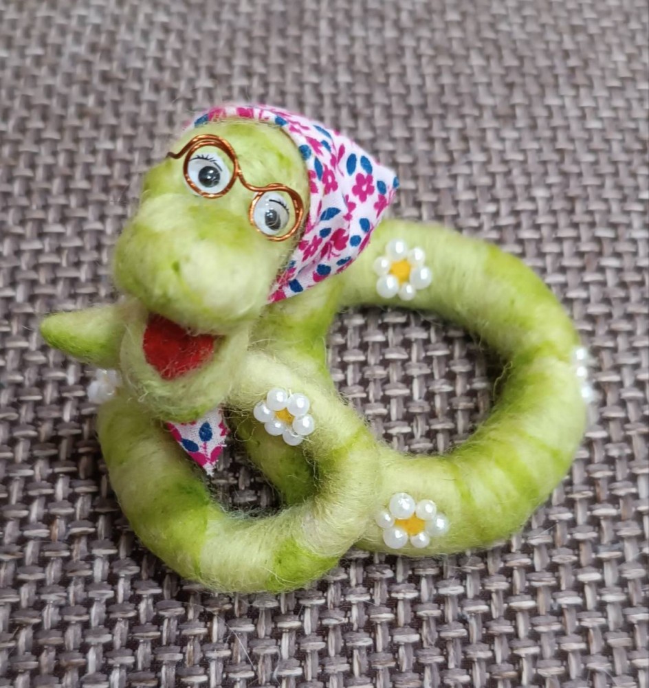 Валяние из шерсти. Бабушка Удав