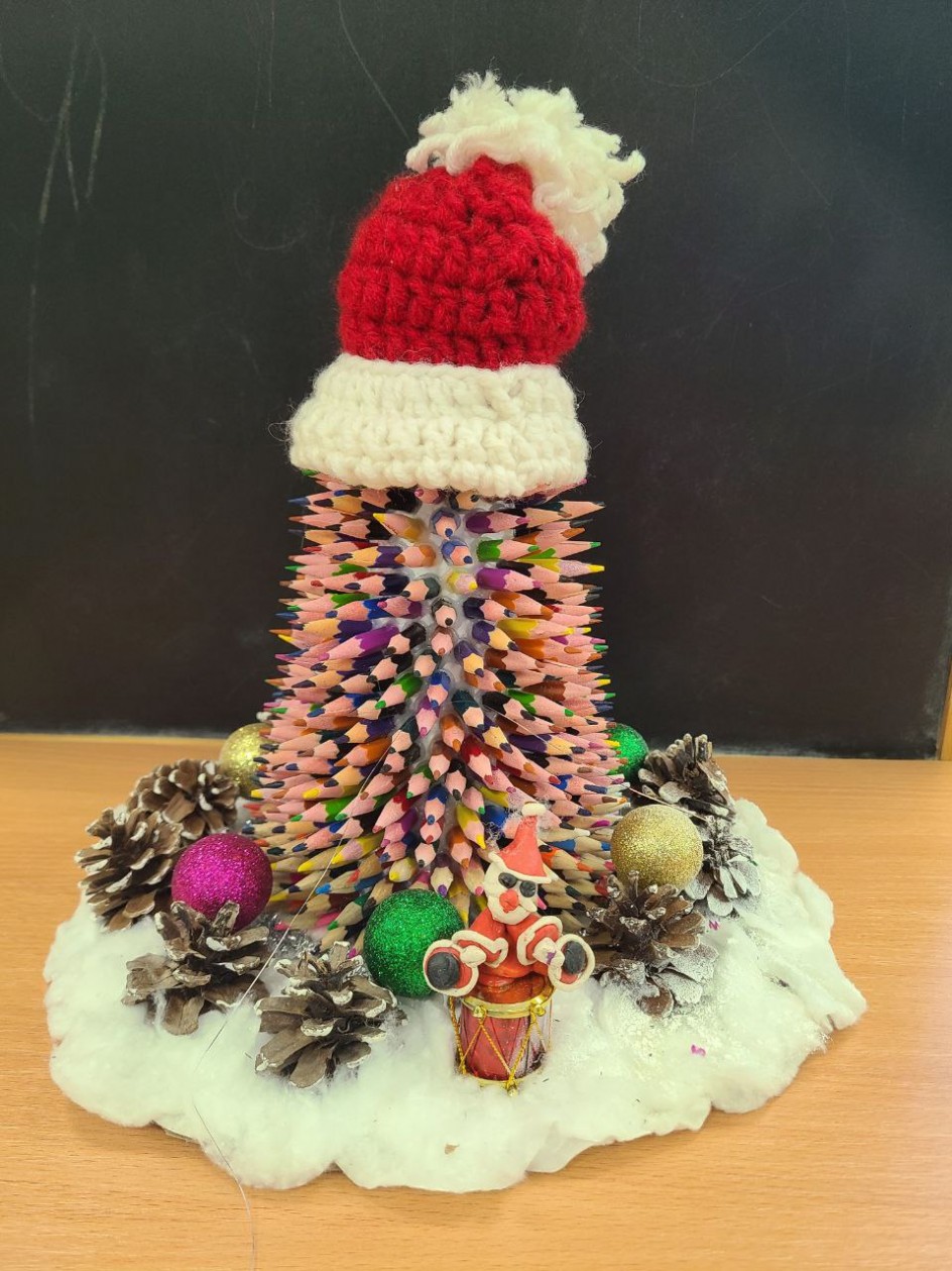 Чудесная елочка-карандашница