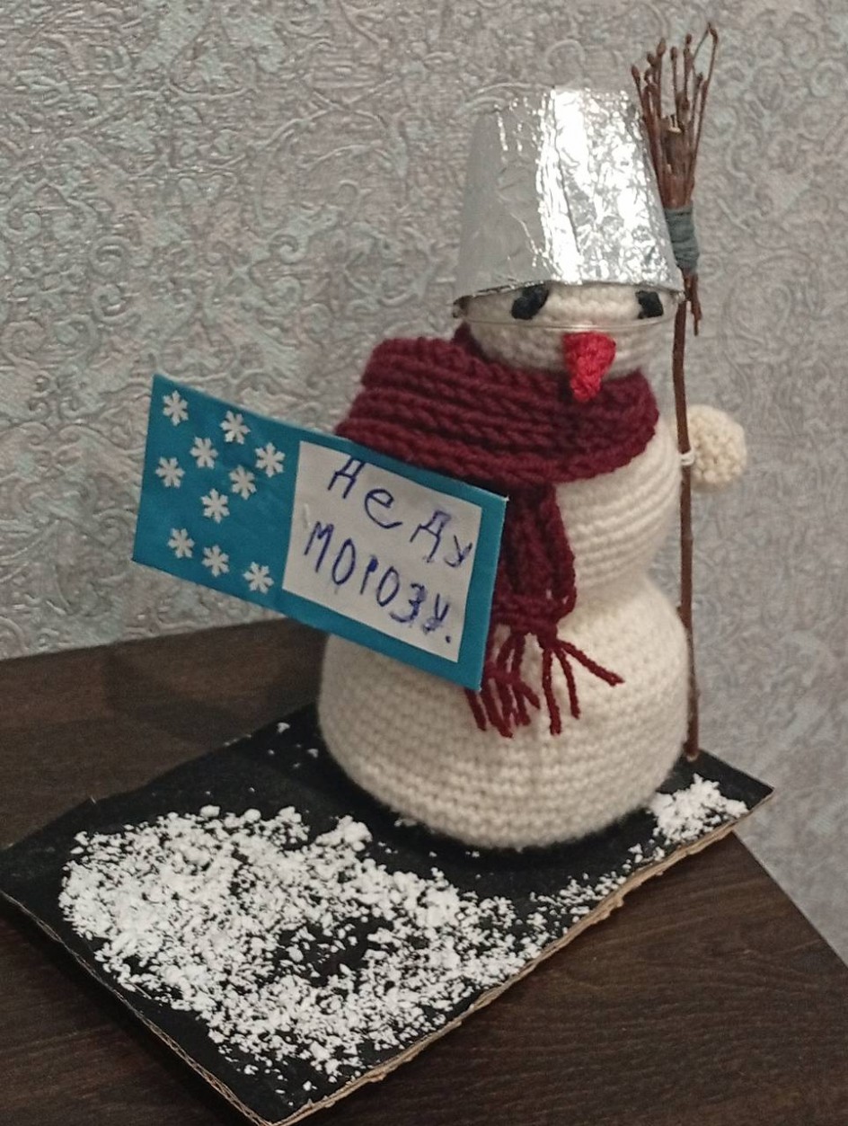 Новогодняя игрушка "Снеговик Почтовик"