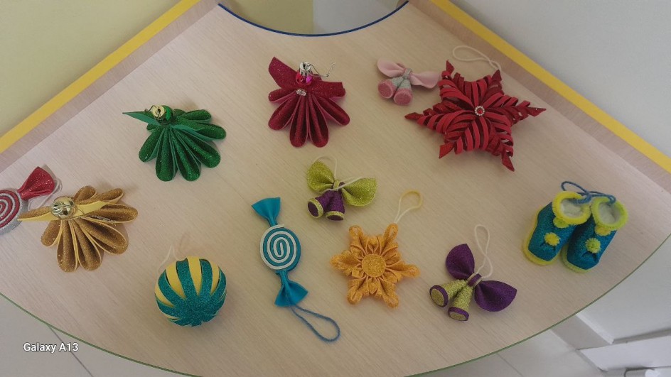 Новогодние игрушки