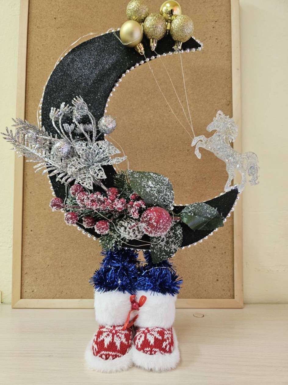 "Новогодний венок с оленем и снеговиком"