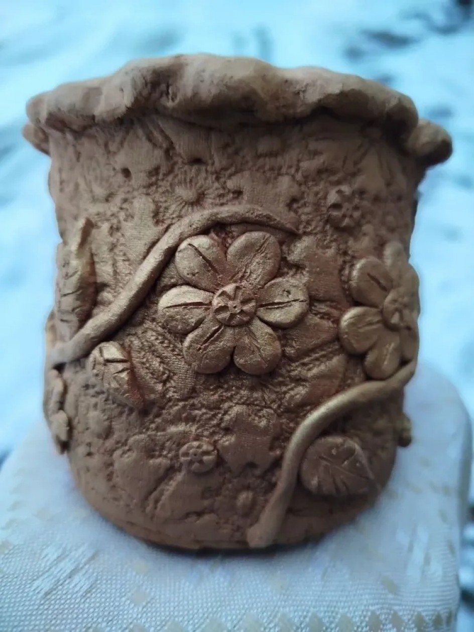 Эту вазочку с цветами подарю любимой маме!