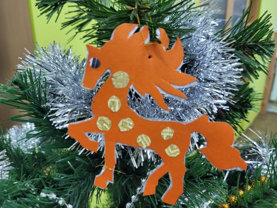 Новогодняя игрушка "Лошадка"