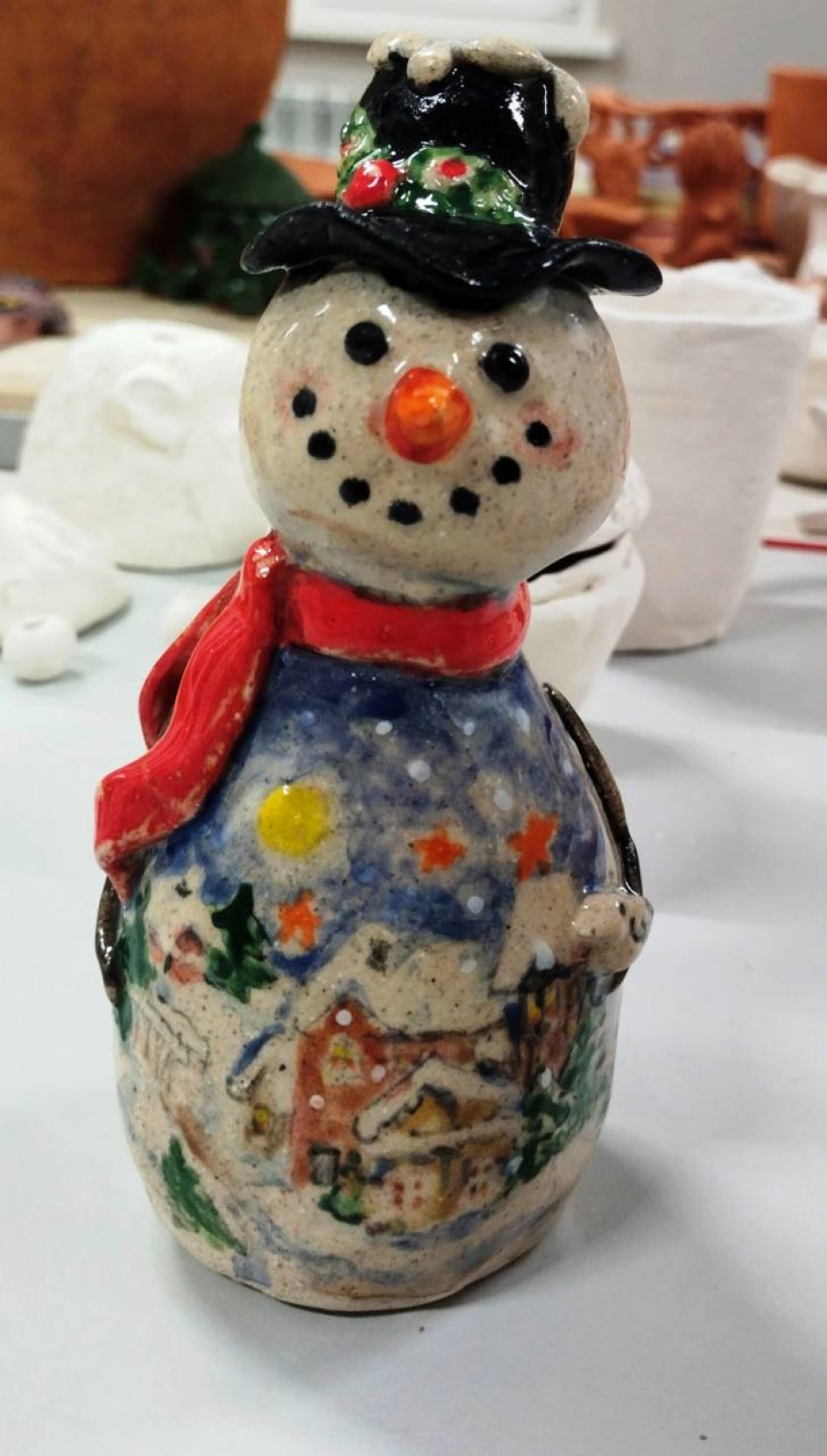 Снеговик с зимним пейзажем