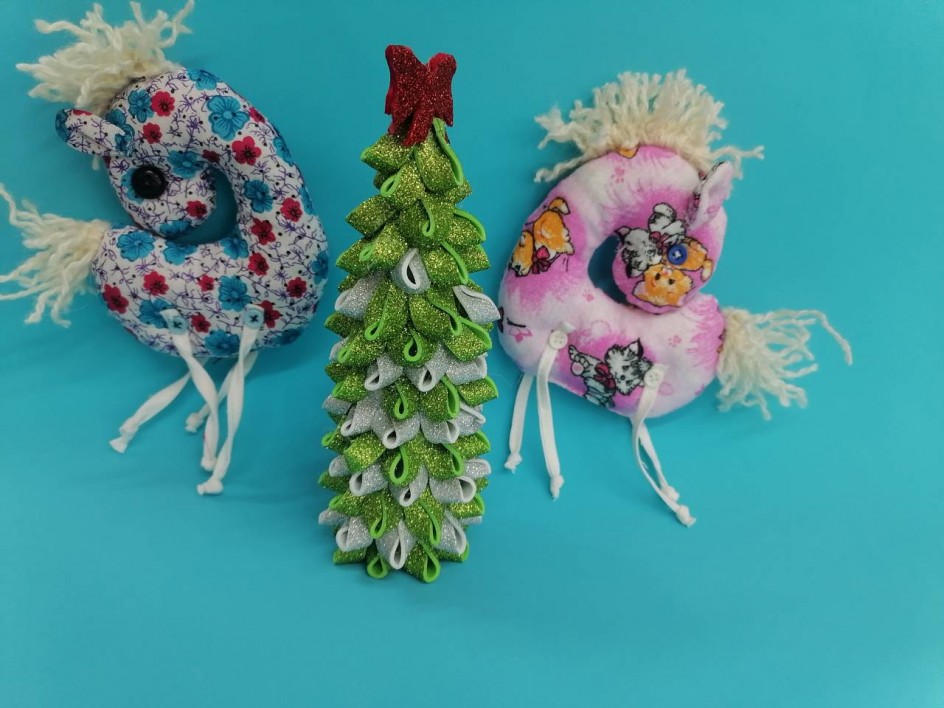 "Пони вокруг ёлки"