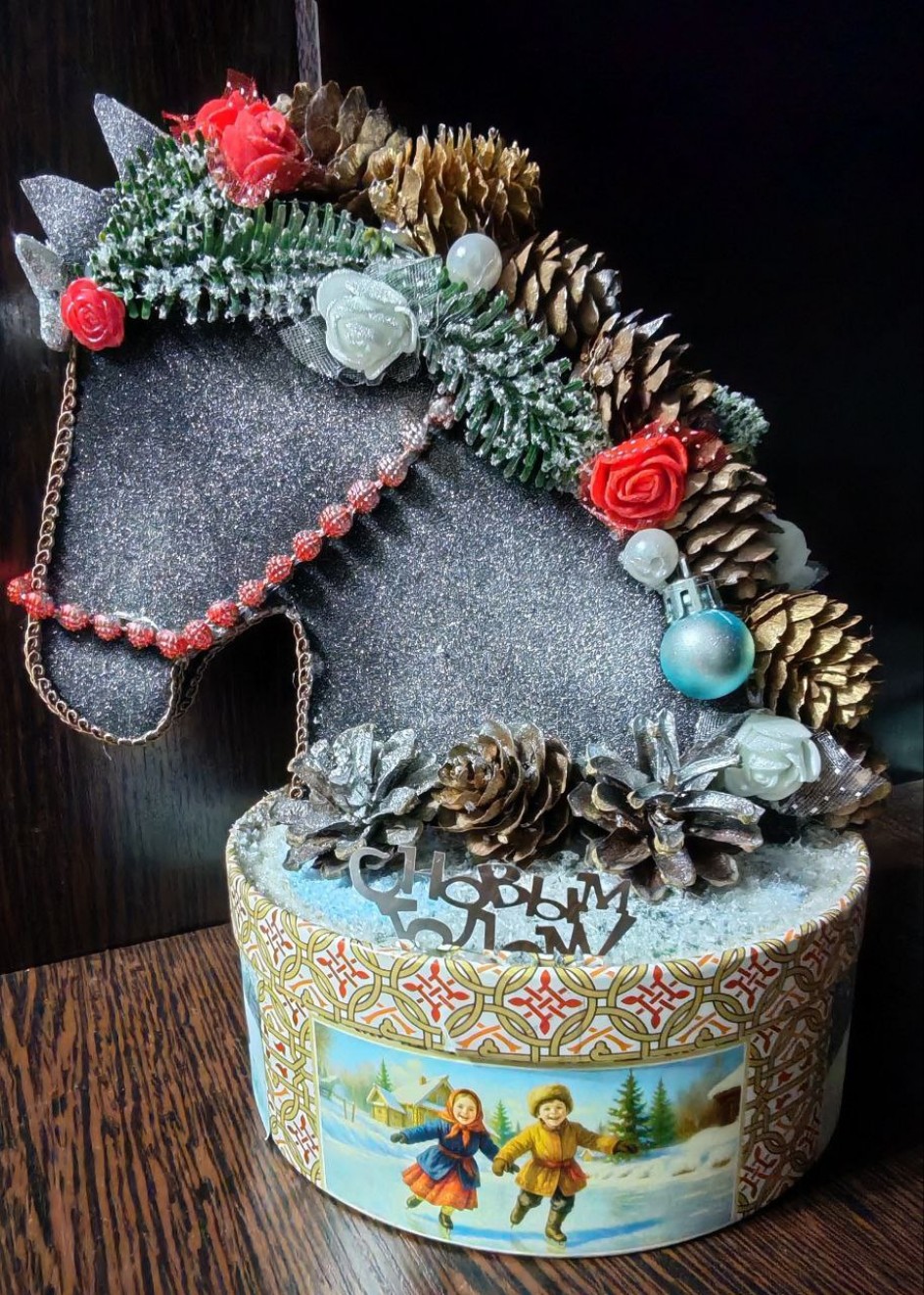 Конфетница новогодняя  "Лошадка"