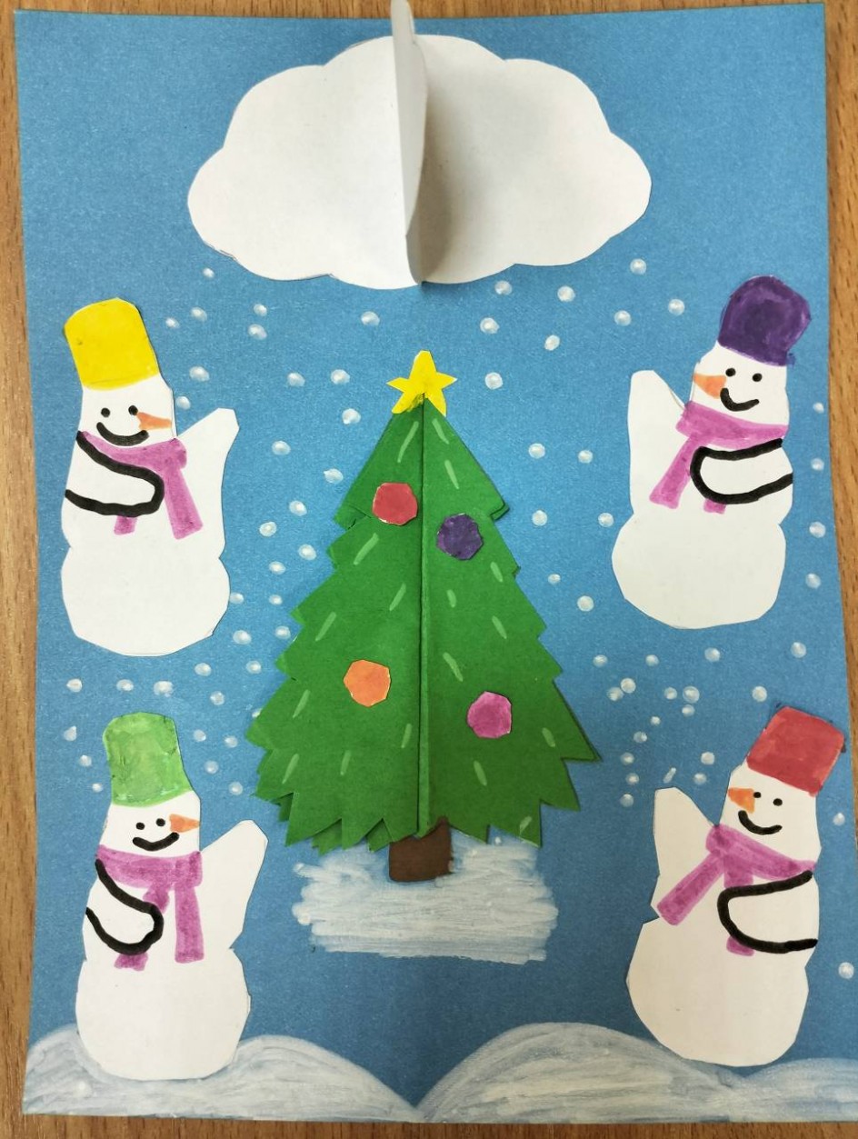 Снеговички у новогодней елки