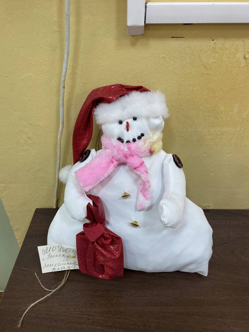 Снежок спешит с подарками