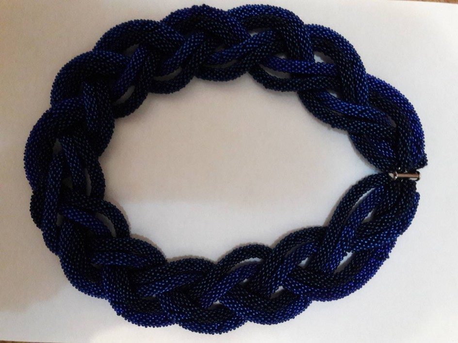 Колье из бисера