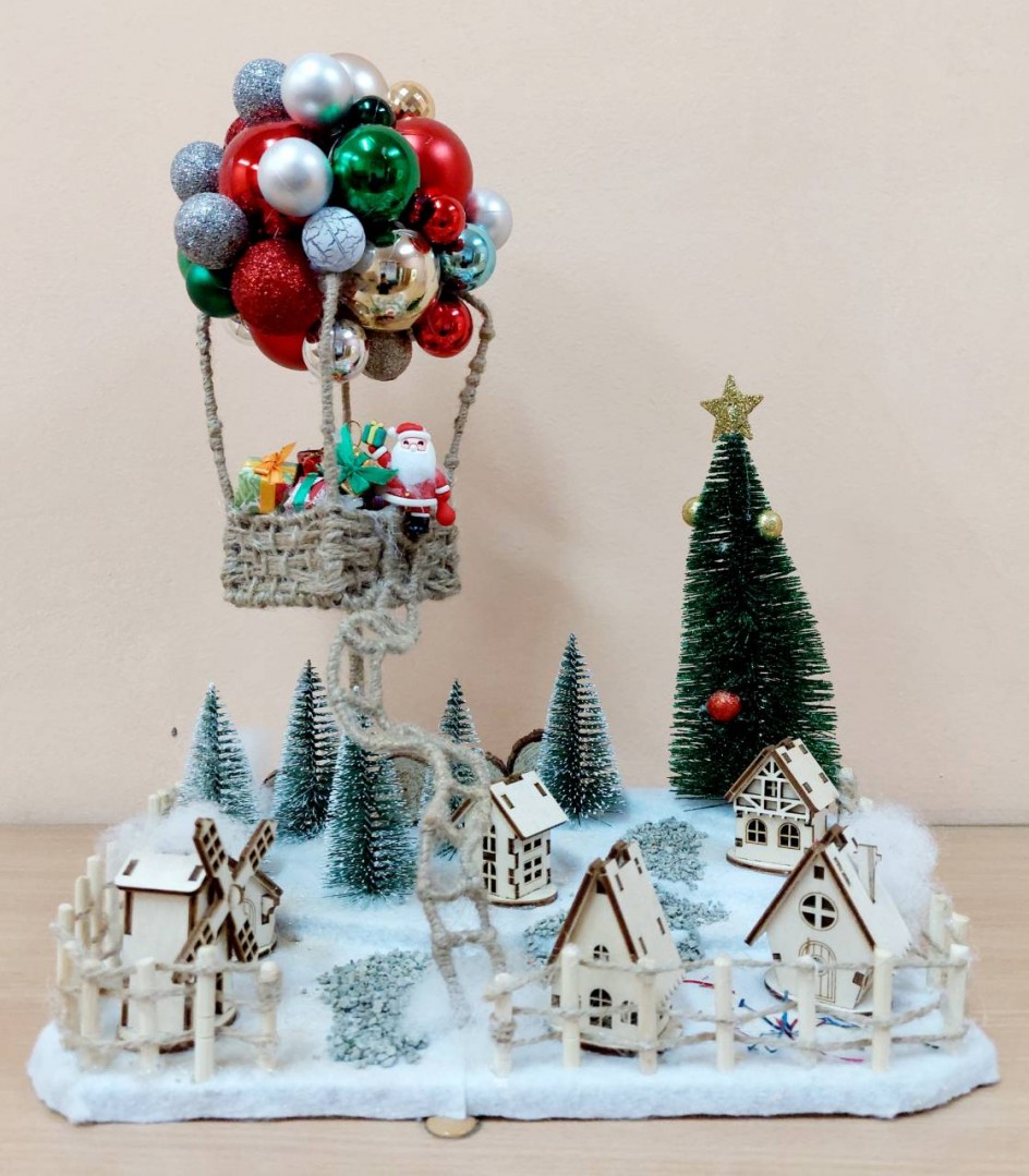 "Дед Мороз подарки нам принес!"