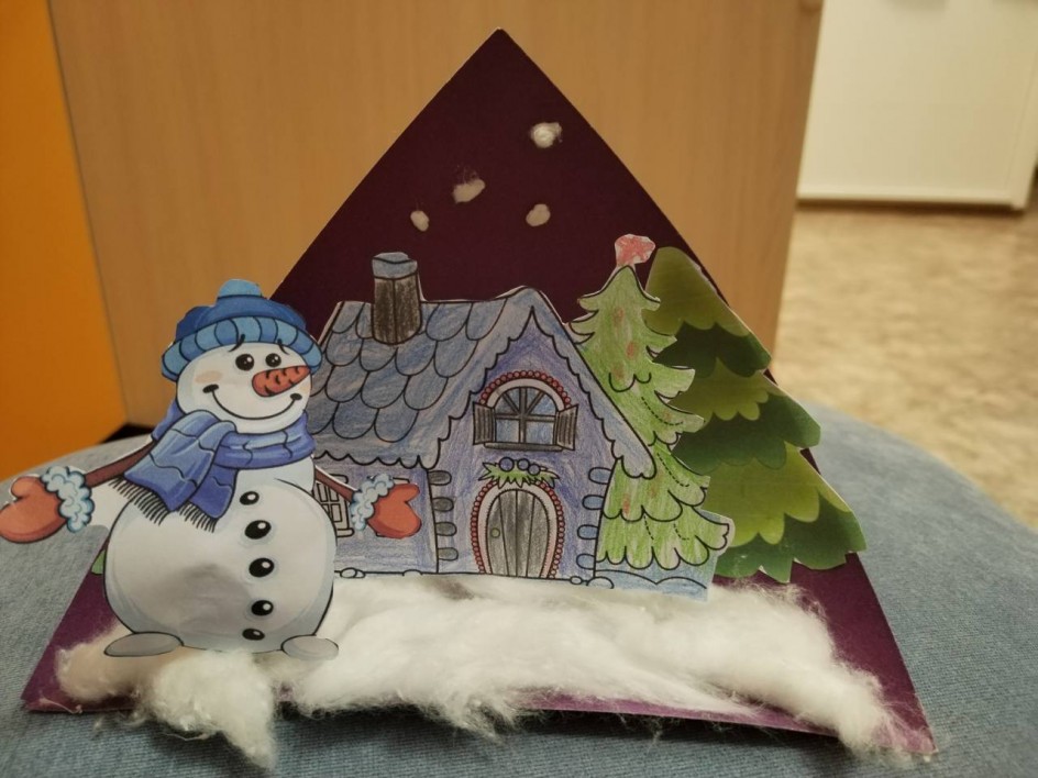 Снеговик у дома