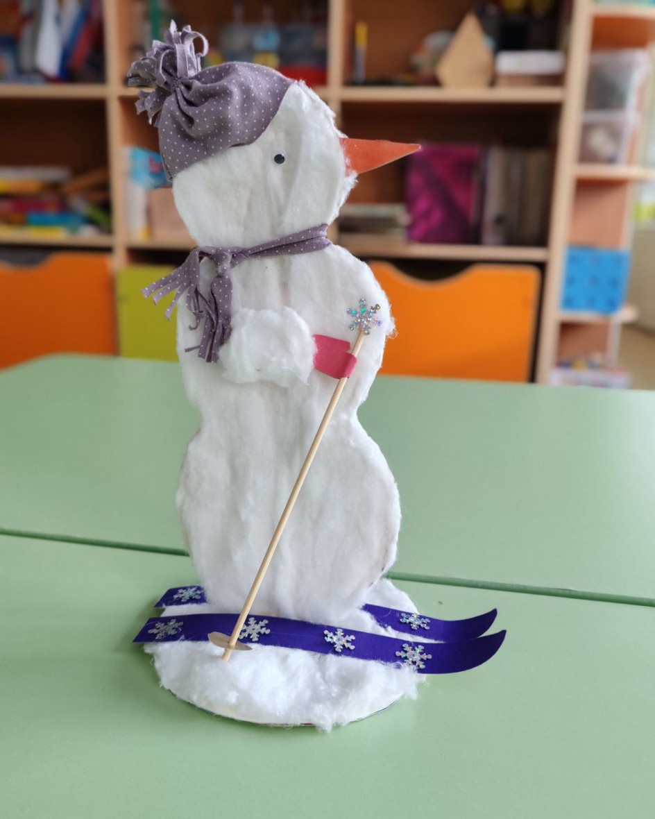 "Снеговик-лыжник"