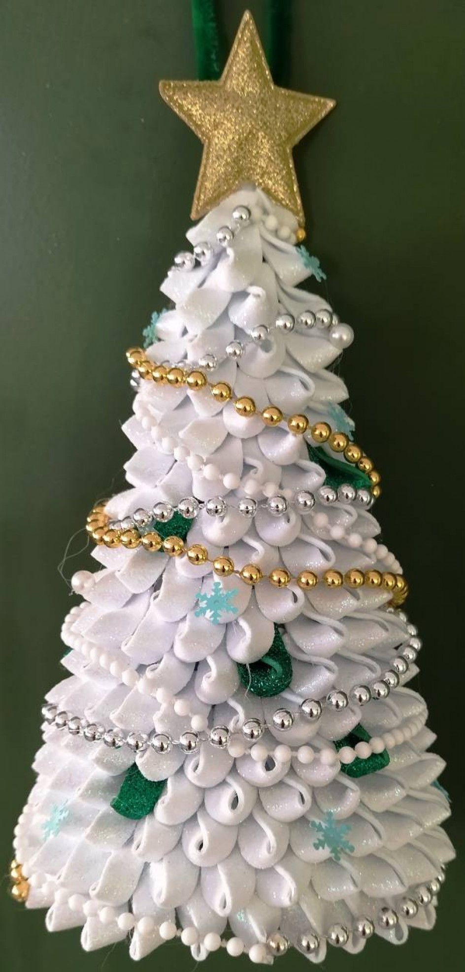 Елочка -  красавица, всем ребятам нравится!