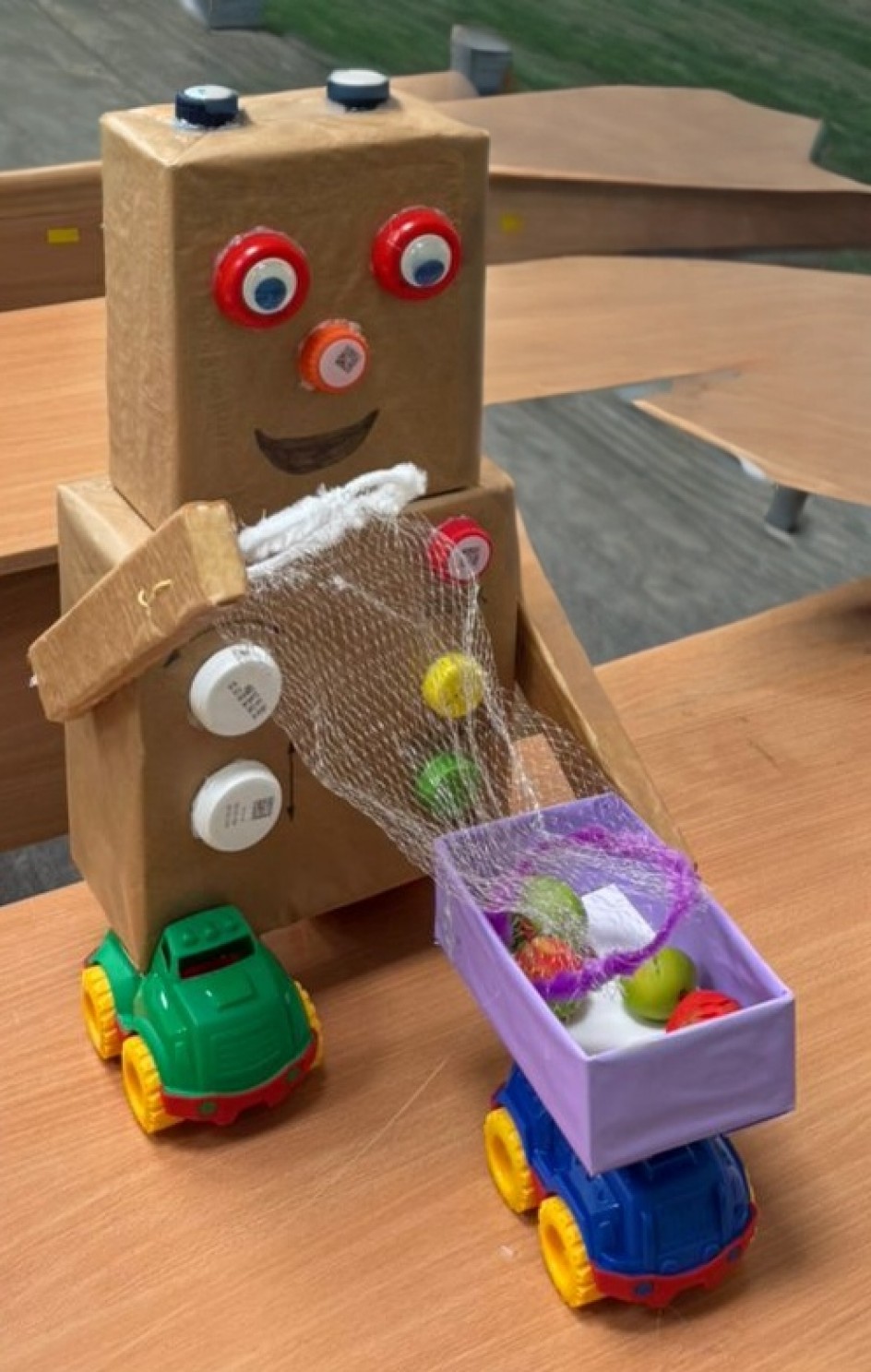 "Робот - сборщик"