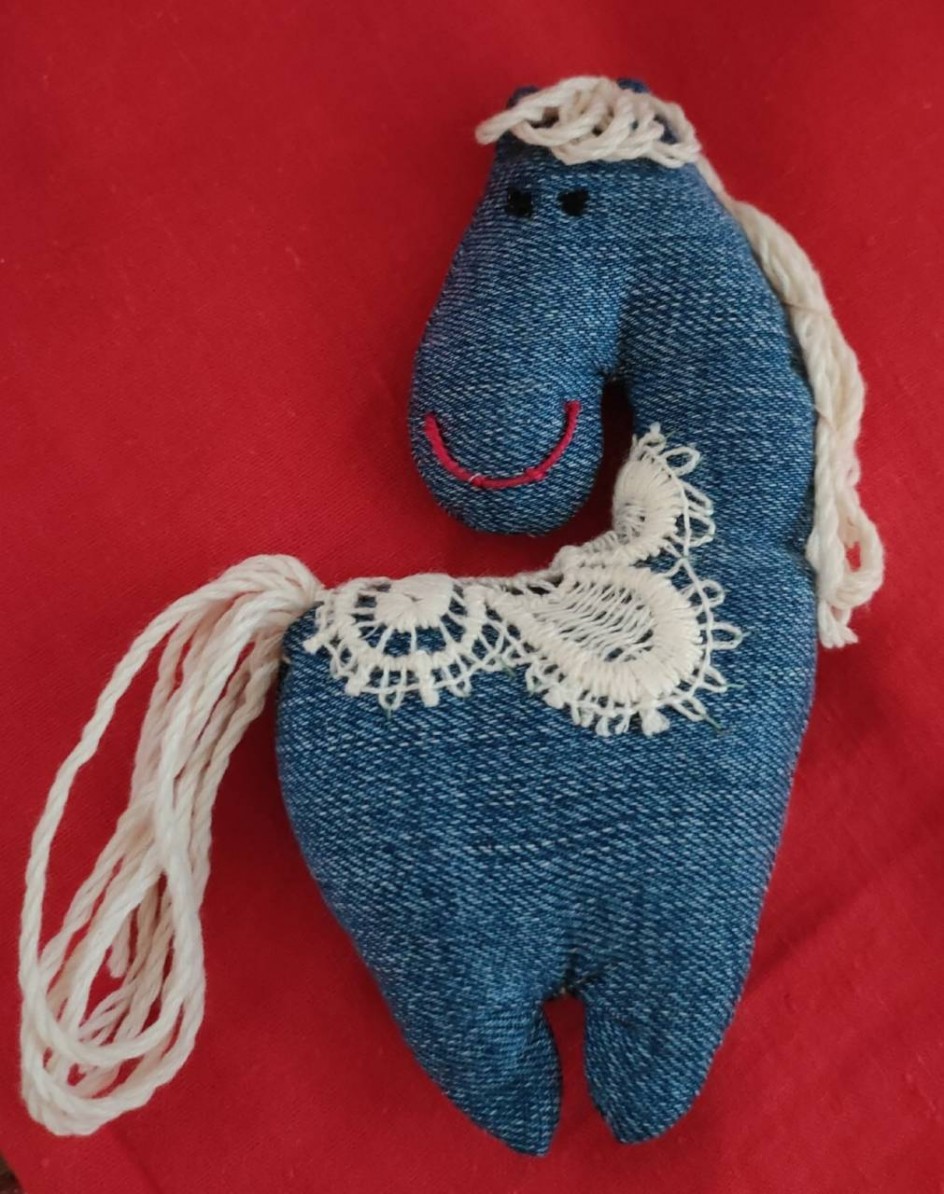 Джинсовая лошадка