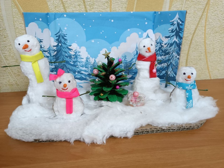 Семья снеговиков