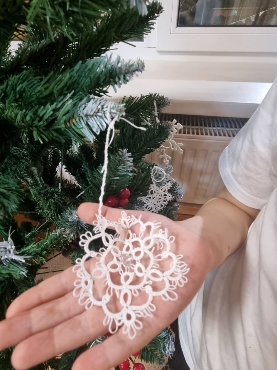 Снежинка-бнлоснежное кружево