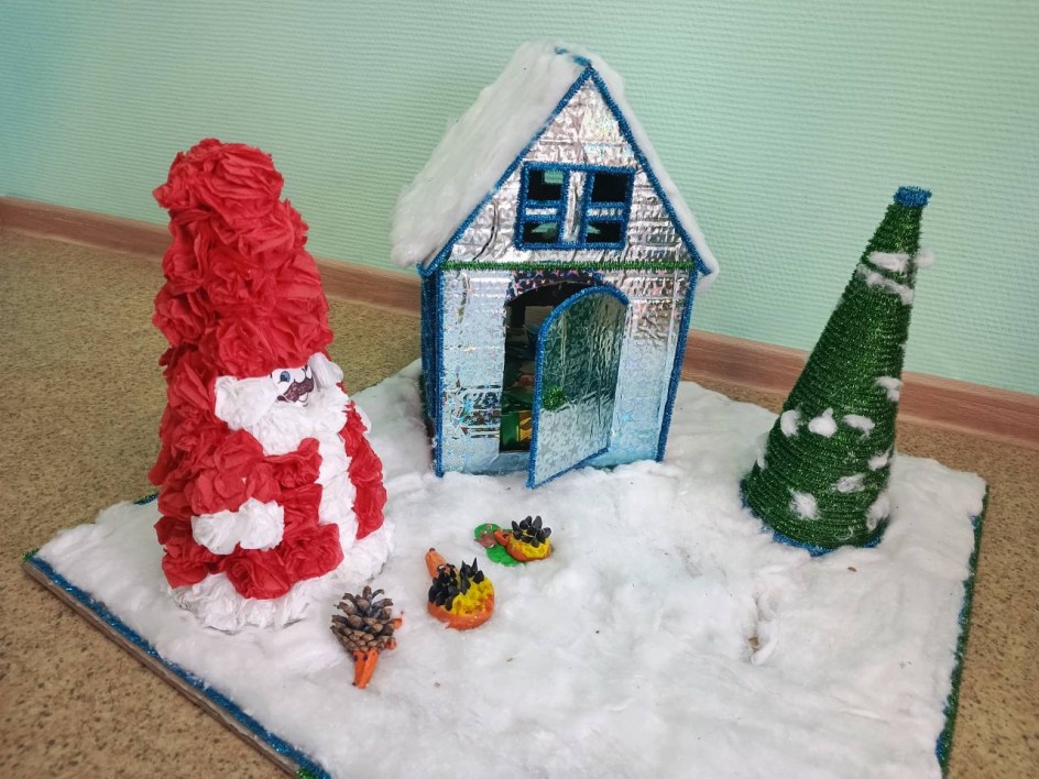 У новогодней ёлочки