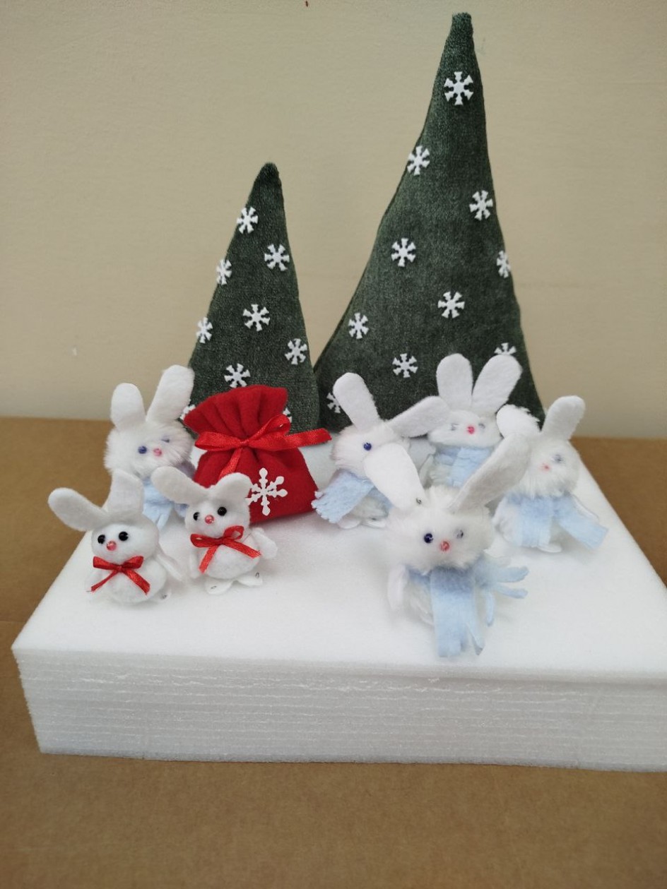 Зайцы на полянке