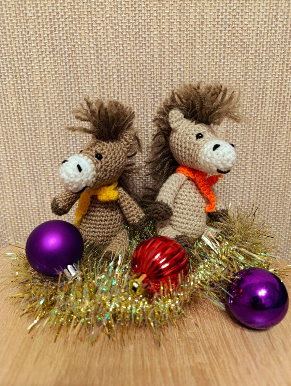 Веселые лошадки