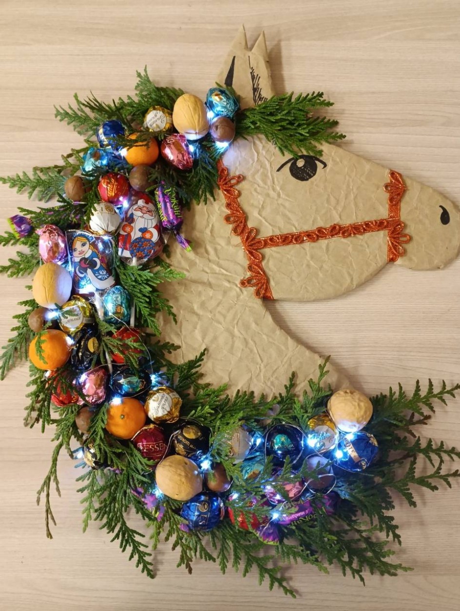 "Новогодняя" лошадка