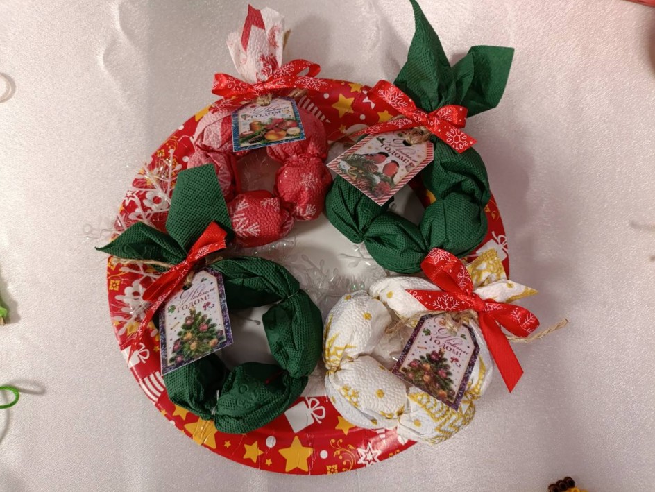 Сладкий сувенир "Новогодний венок"