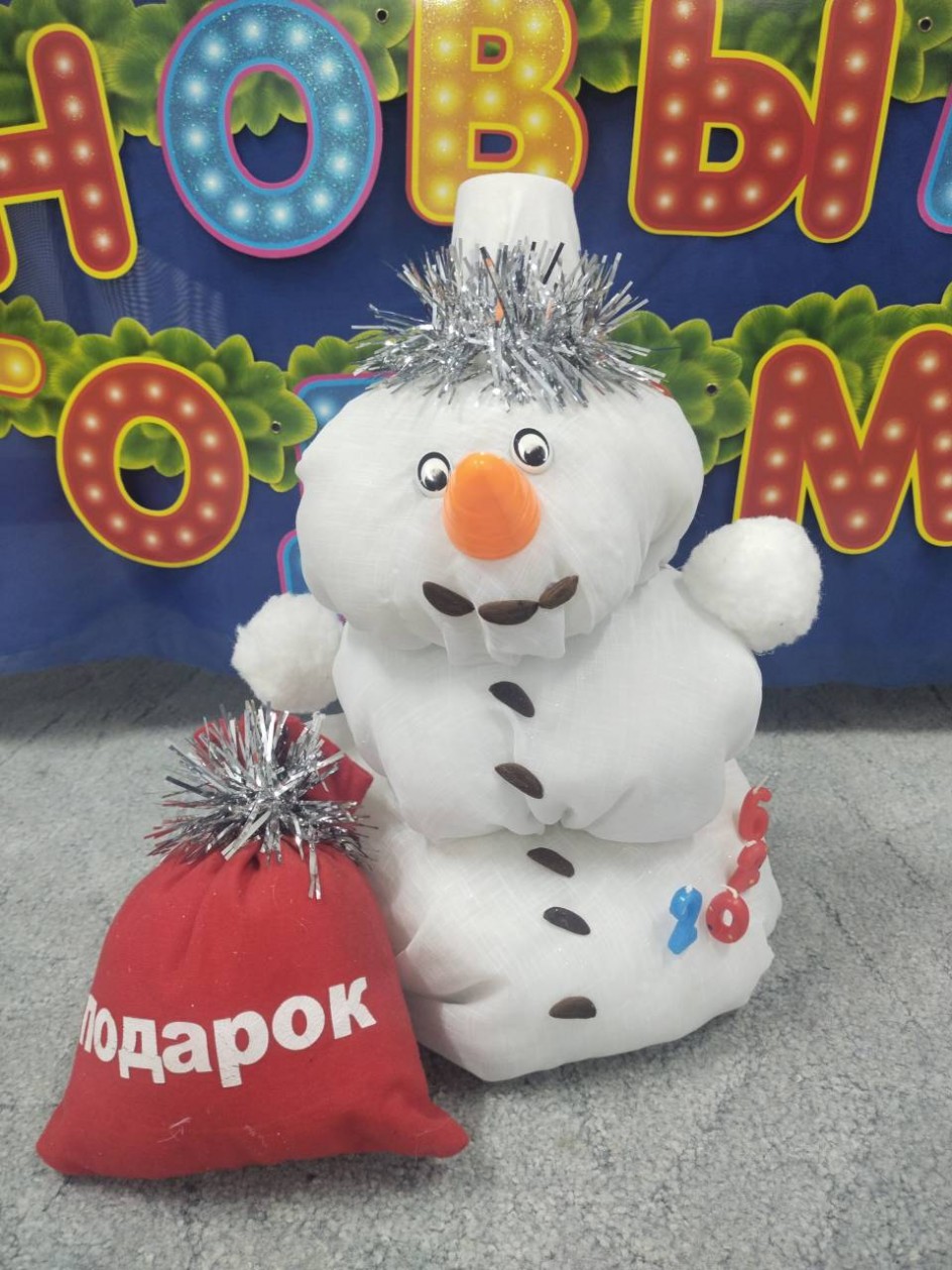 "Снеговичок с подарком"