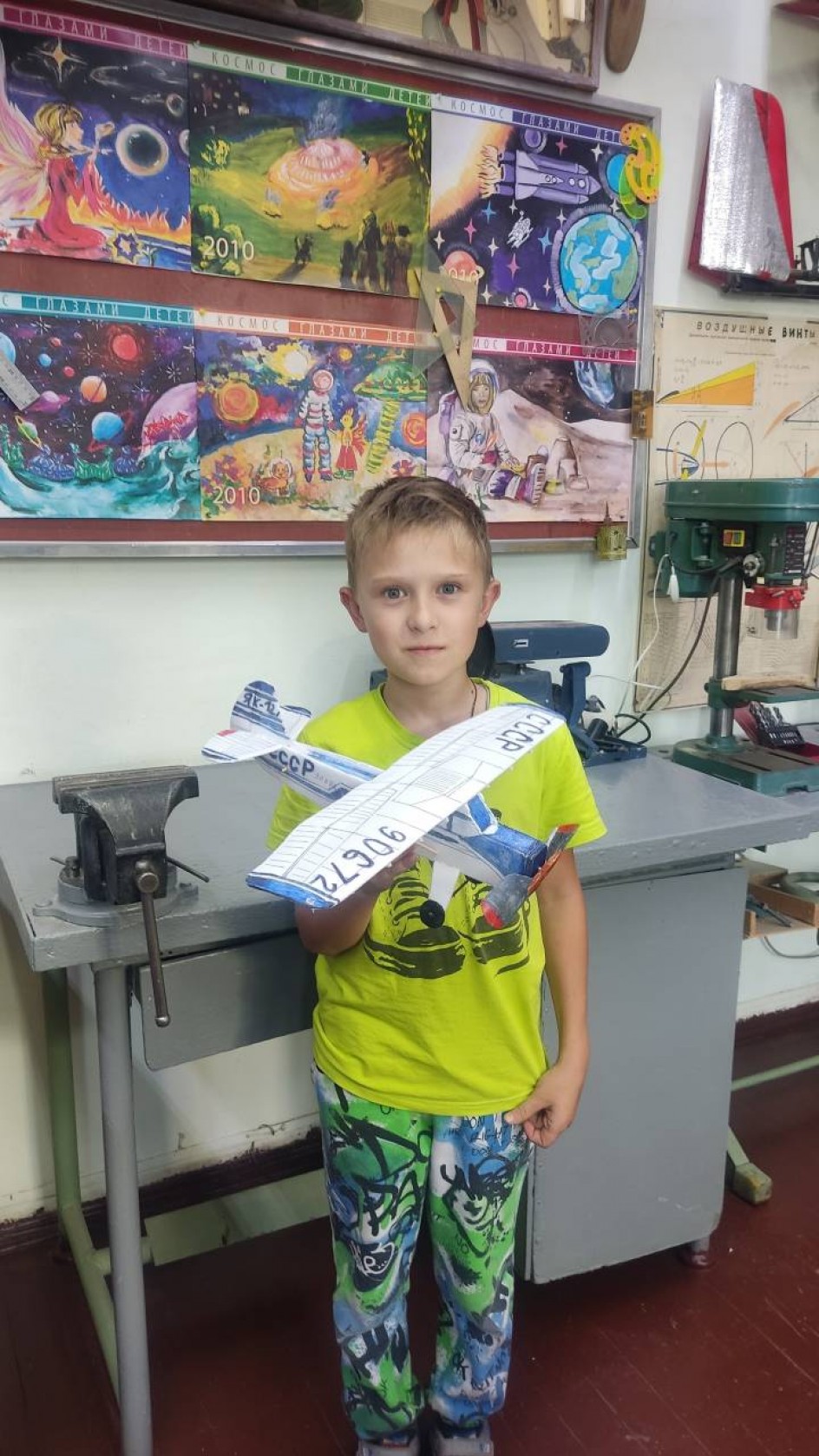 Резиномоторная модель самолета ЯК-12