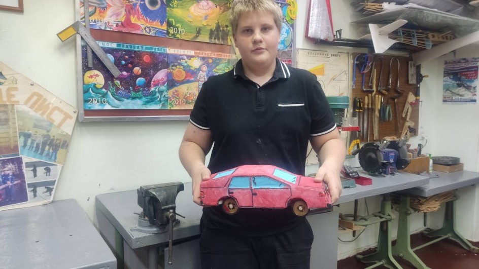 Резиномоторная модель машины "Лада"