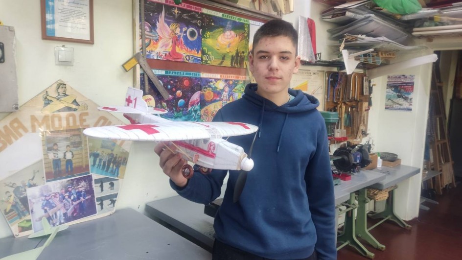 Резиномоторная модель самолета К-3