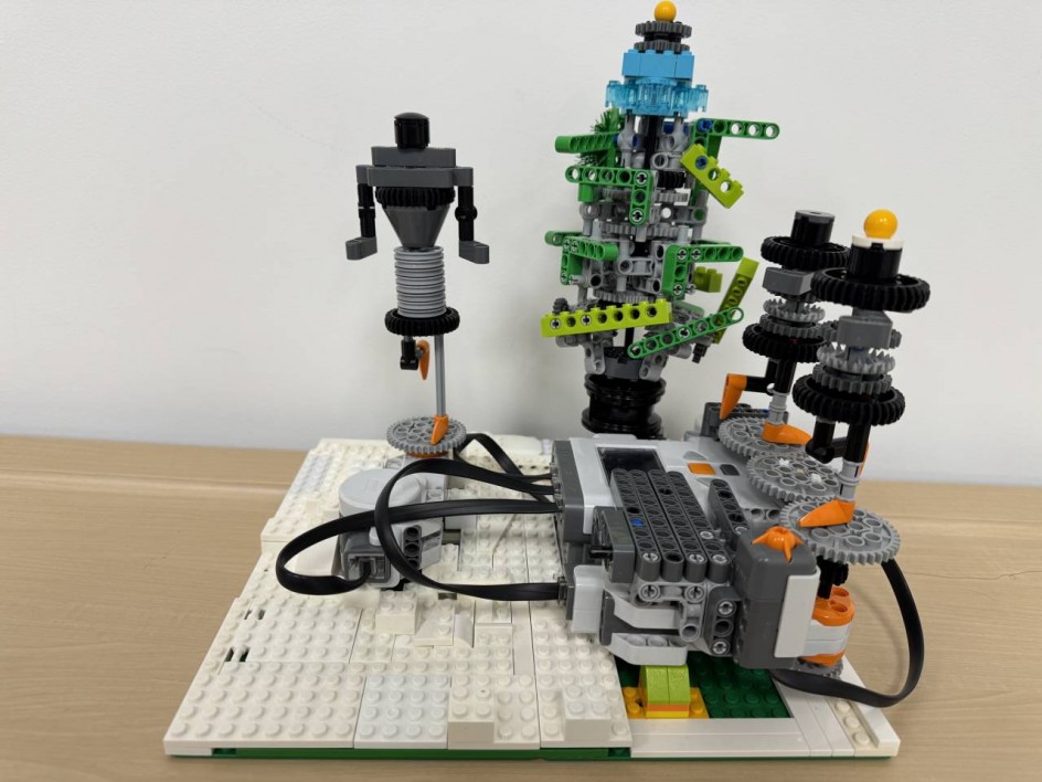 Роботы у ёлки