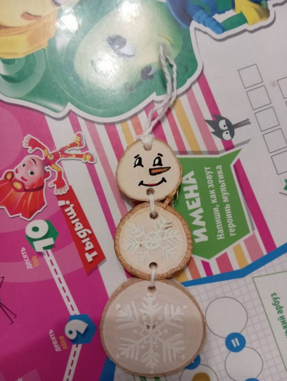 Снеговик из дерева