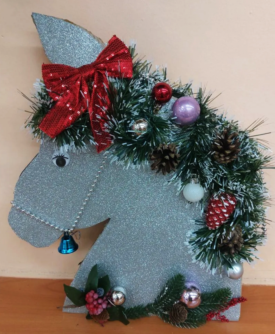 Новогодняя лошадка