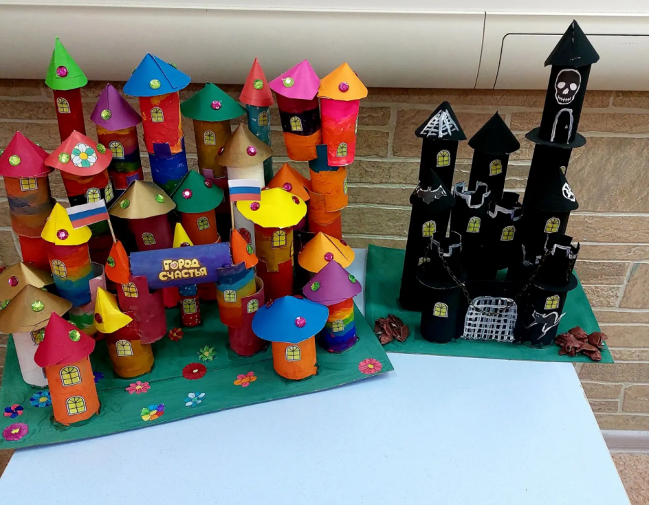 Город счастья против города зла.