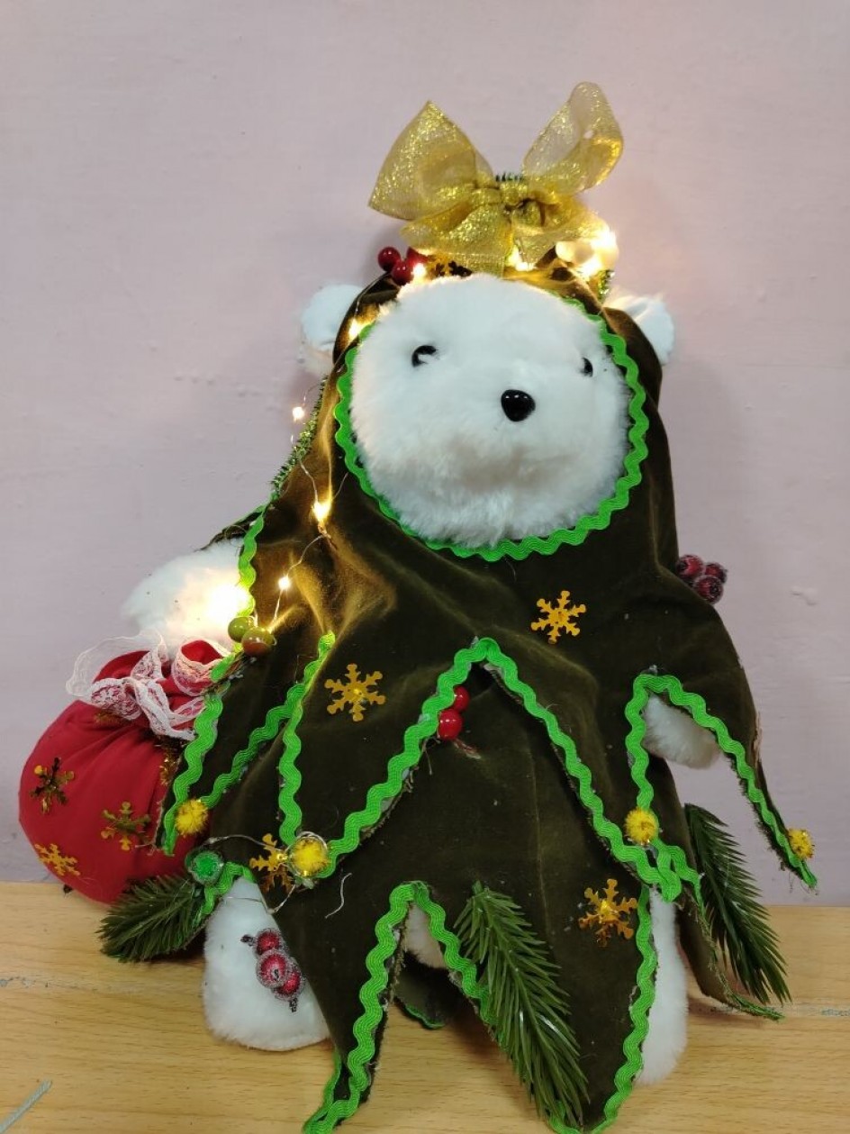 "Мишка в костюме Ёлки"