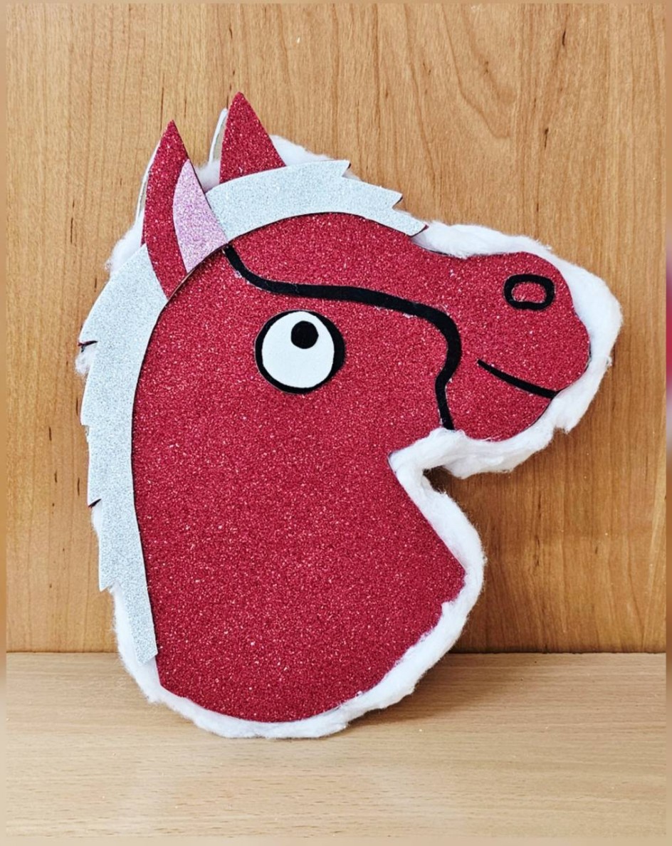 "Огненная лошадка в снегу"