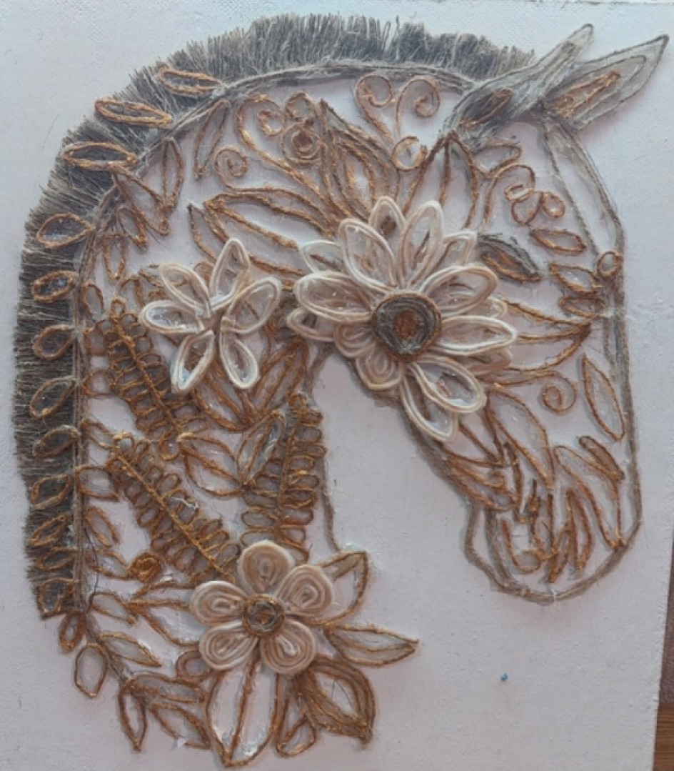 Лошадка в цветах