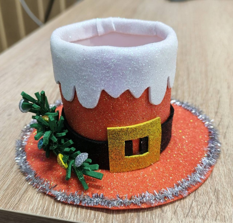 Колпак Санта - Клауса.